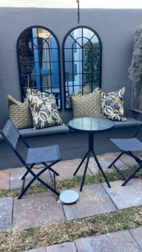 Cheerful 2 bedroomed townhouse with patio